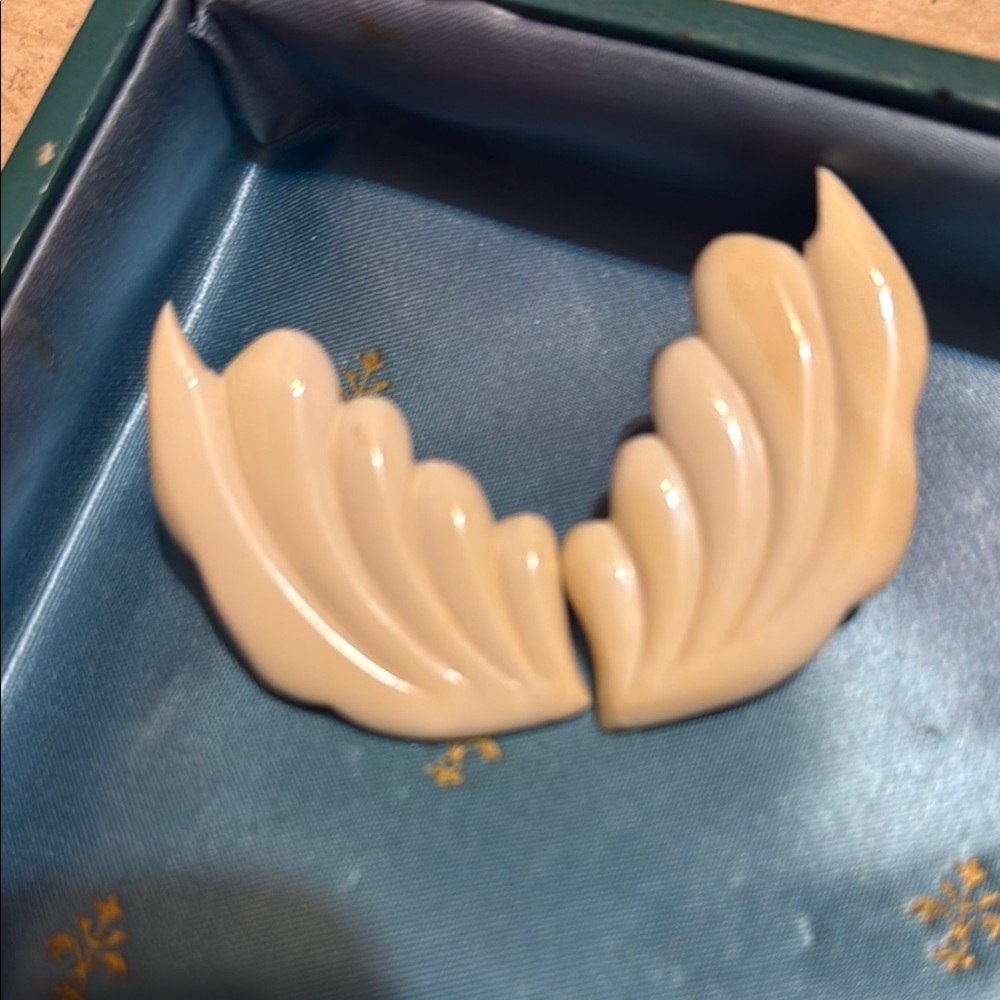 Cream Wing-Shaped Earrings